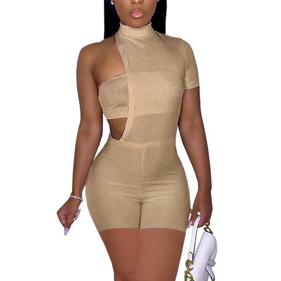 Quita Side Cut Short Set - Picture 1 of 2